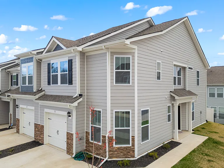 nice corner lot, end unit!