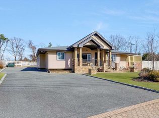 25 Westwind Dr, Bohemia, NY 11716