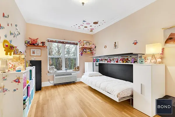 Sold by Bond New York | media 5