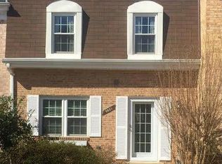 9851 Lakepointe Dr, Burke, VA 22015