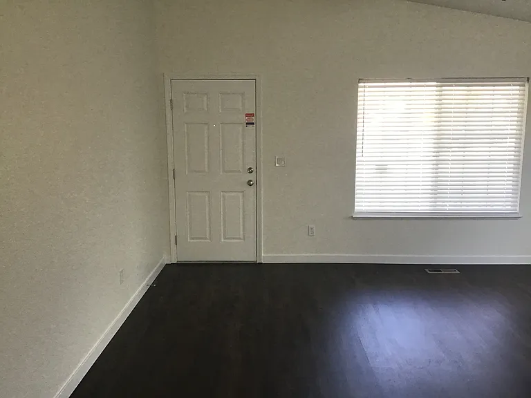 18258 Oakbrook Ln — Photo 10