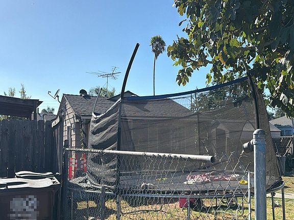 2nd image of 1601 S Acacia Ave
