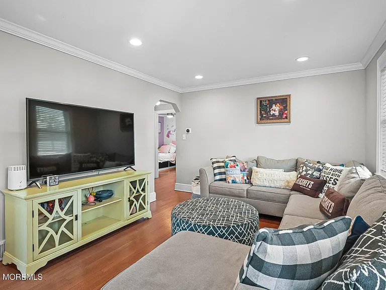 57 Villa Pl — Photo 9