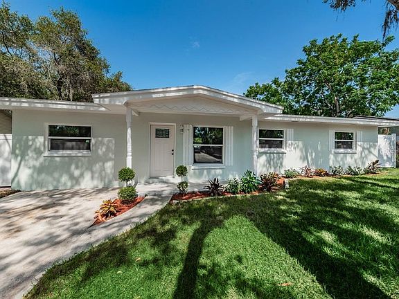2nd image of 640 Palm Pl