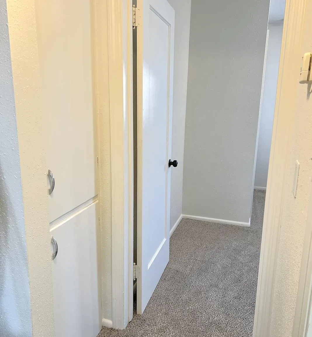 2 bed, 850 sqft, $2,349 — Photo 4
