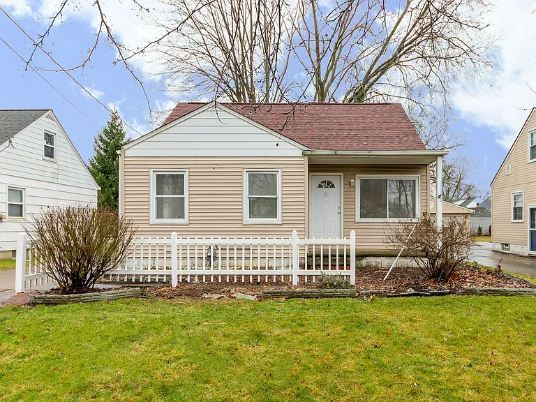 513 Henry St — Photo 1