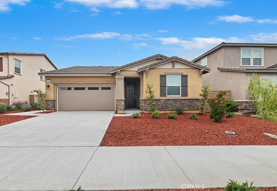 1st image of 467 Daniella Way