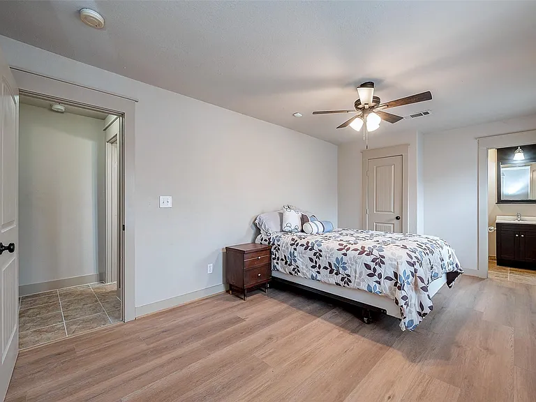 1216 Campbell St — Photo 11