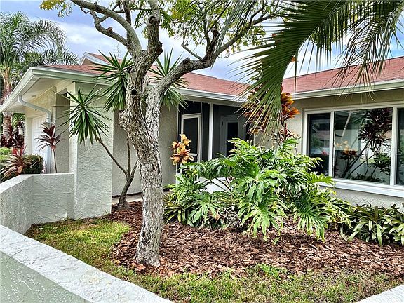 2nd image of 2339 Hawthorne Dr