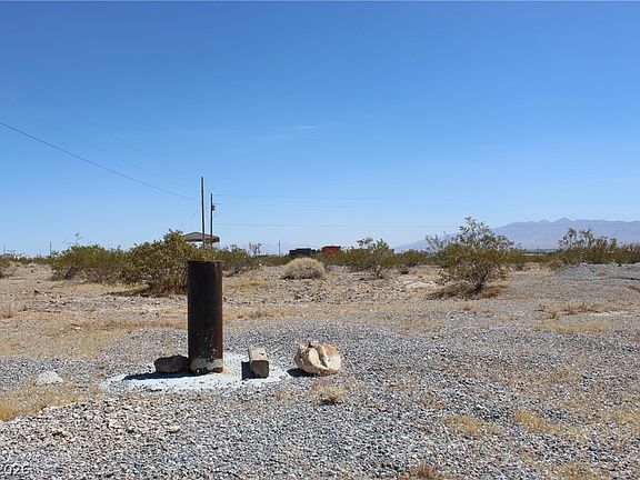 3rd image of 2401 E Lynn Way