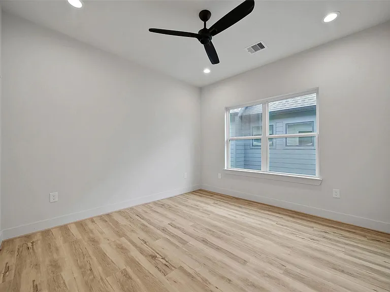 3322 Delhi St — Photo 13