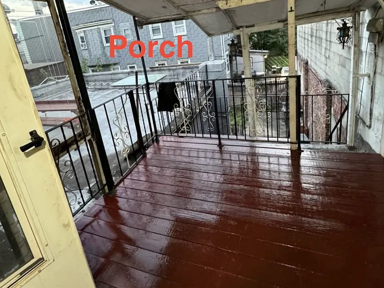 130 Wilson Ave — Photo 10