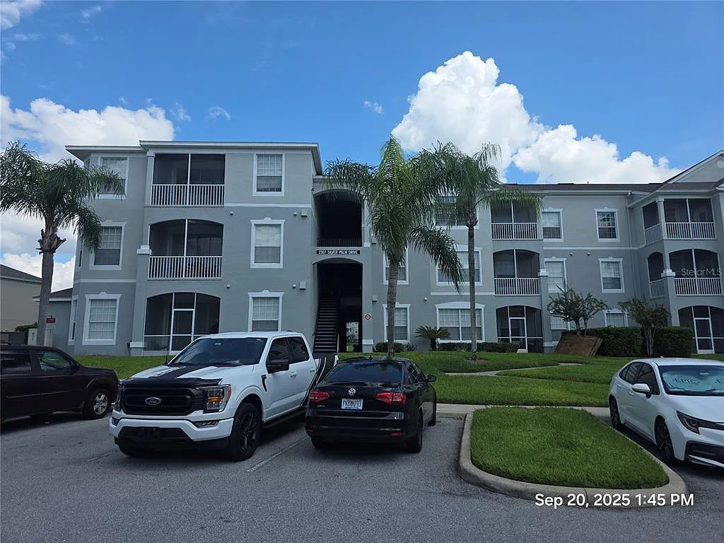 2 bed, 2.0 bath, 1022 sqft, $1,991 — Photo 3