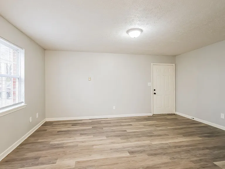 River Valley Apartments — Photo 37