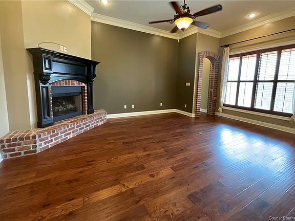 3rd image of 909 Middlebrook Cir