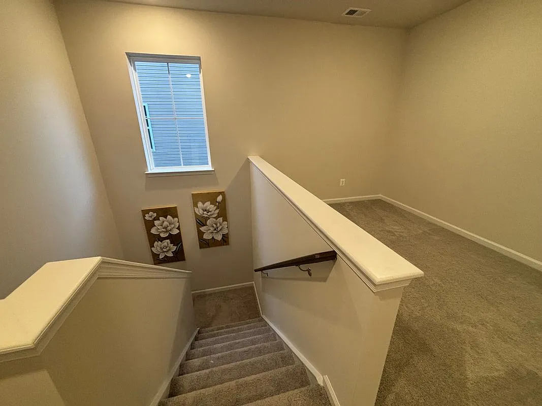 1 bed, 1.5 bath, 130 sqft, $1,250 — Photo 3