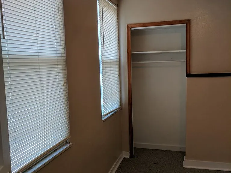 Cozy 2 Bedroom Apartment with Backyard Patio and Central Air Conditioning in South Side, Pittsbur... — Photo 9