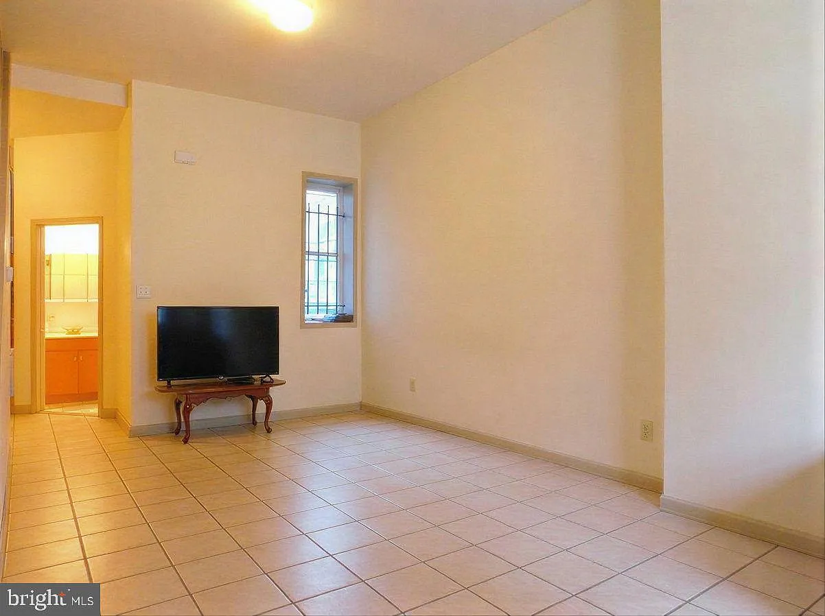 5 bed, 1845 sqft, $2,100 — Photo 3