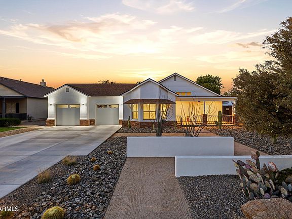 3rd image of 406 W COLTER Street