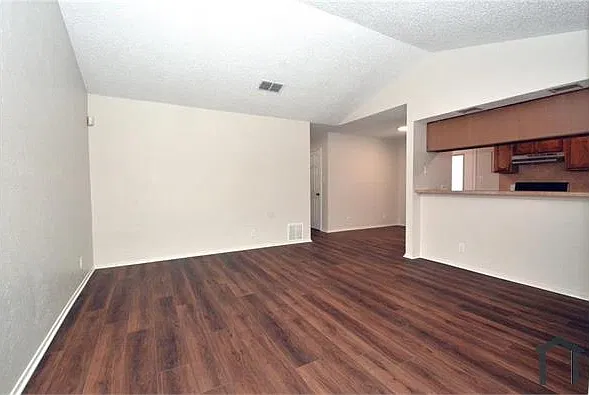2 bed, 850 sqft, $1,325 — Photo 1
