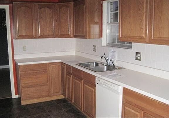 3rd image of 3729 Greenbay Dr