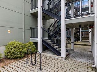 4215 9th Ave NE #4221-402, Seattle, WA 98105