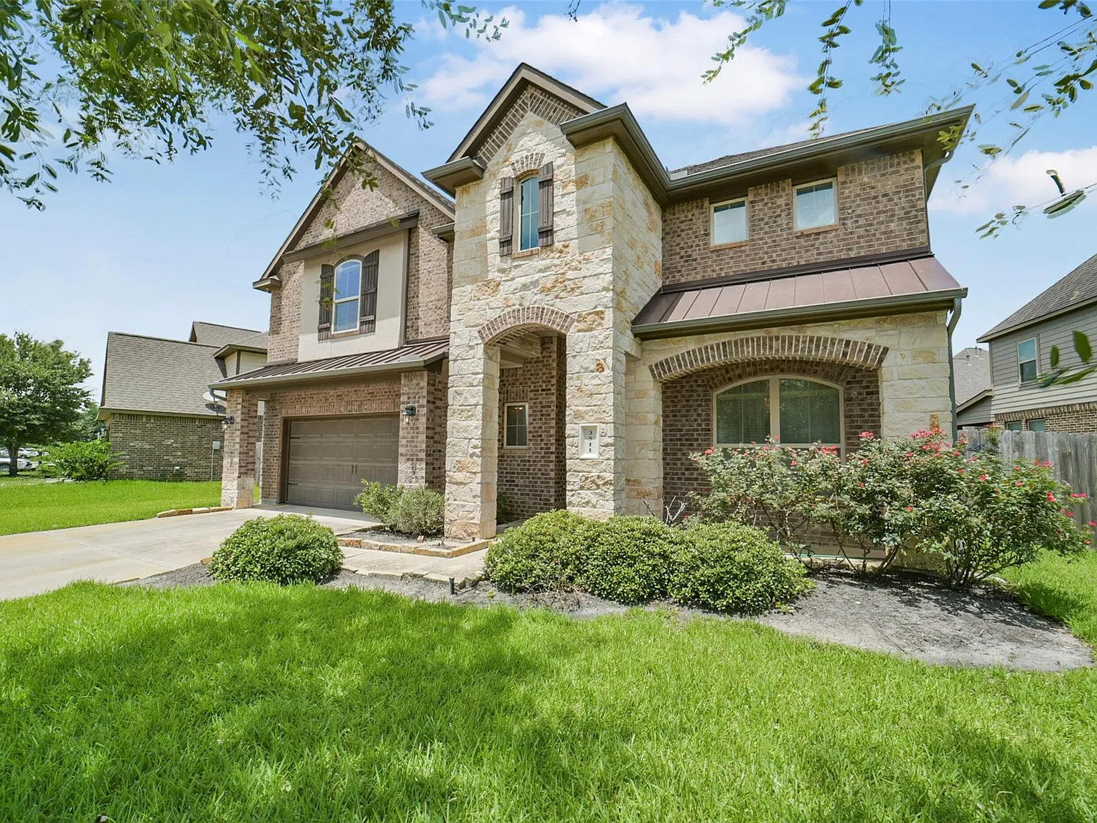 4 bed, 3.5 bath, 3335 sqft, $3,500 — Photo 1