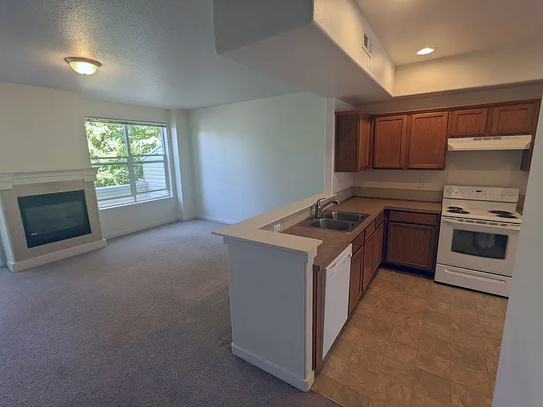 Halsey East Townhomes — Photo 3