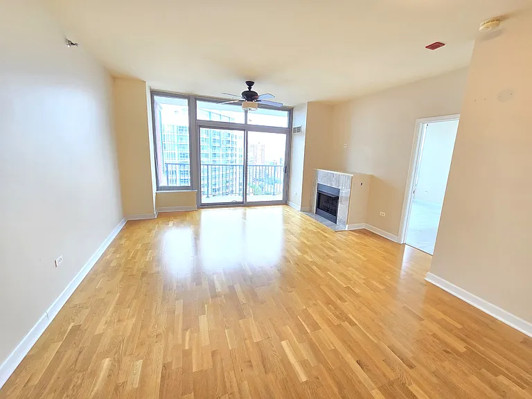 1600 S Prairie Ave #1806 — Photo 3