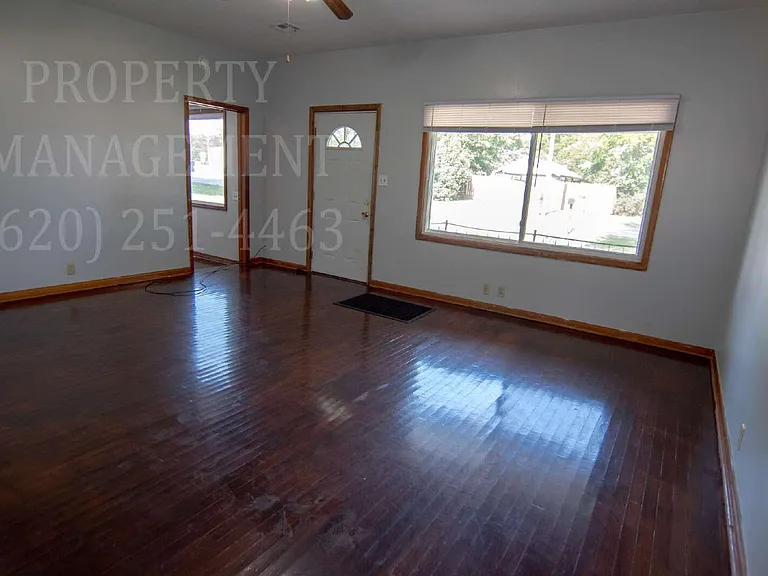 812 Siggins St — Photo 4