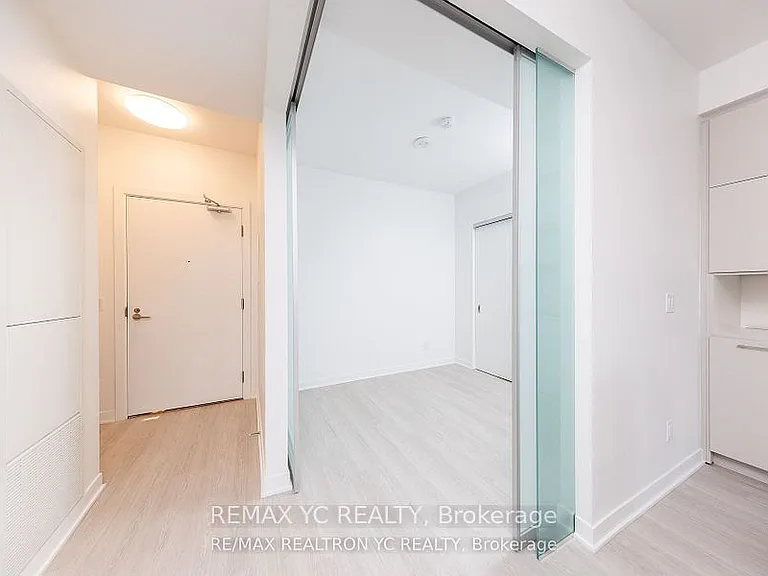 185 Alberta Ave #805 — Photo 4