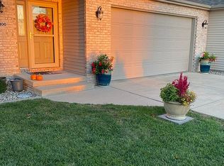 2300 Knoxville Dr, Springfield, IL 62711