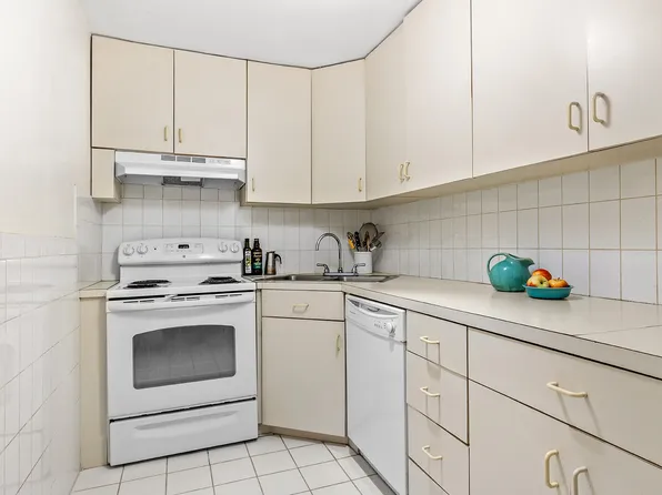 310 Riverside Drive image 6 of 7