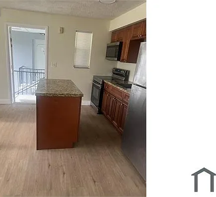 615 NE 8th St #18 — Photo 3