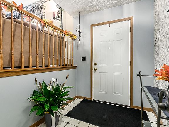 2nd image of 1304 Pepper Ln