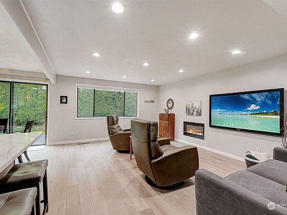 4th image of 4613 E 18th Street #13