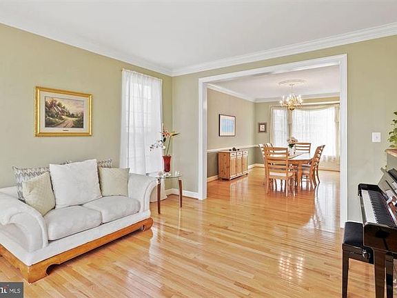 4th image of 8633 Wales Ct