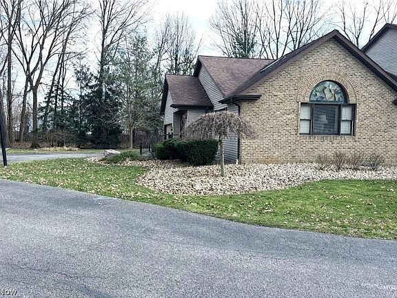 3rd image of 1151 Surrey Point Dr SE