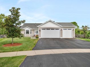 26138 Oak Ridge Ct, Channahon, IL 60410