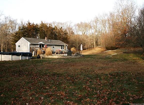 Large level back yard