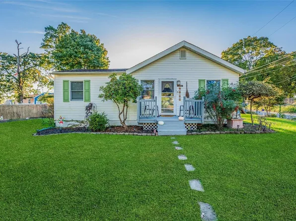 218 N 7th Street, Ronkonkoma, NY 11779