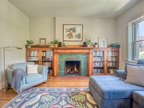 2nd image of 1049 W Ainslie St #2