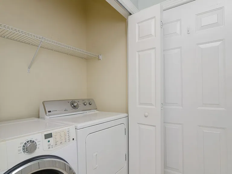 204 Hilliard Ct — Photo 7