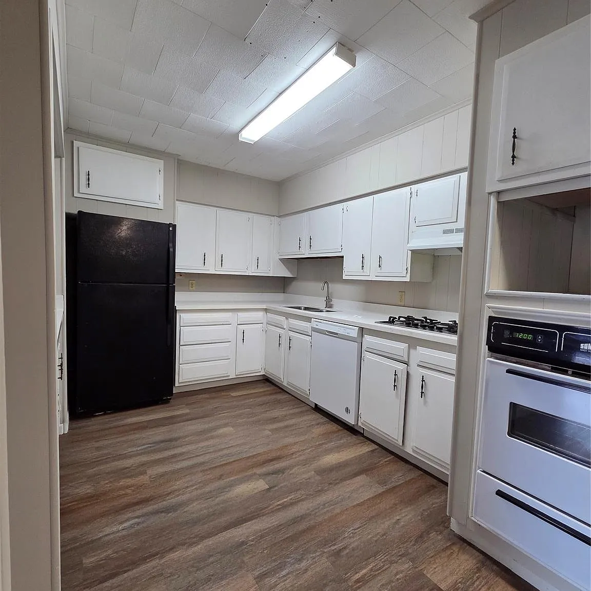 3 bed, 1.5 bath, 1128 sqft, $1,325 — Photo 4