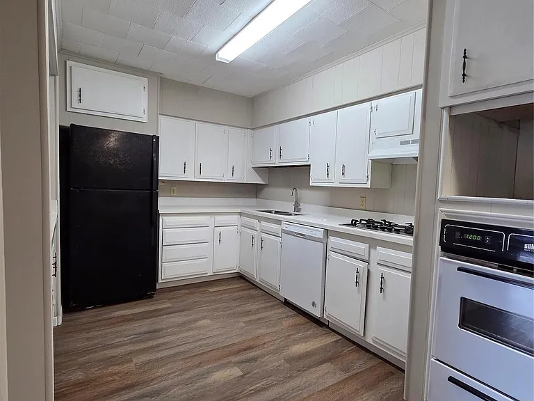 122 S Willow St — Photo 4