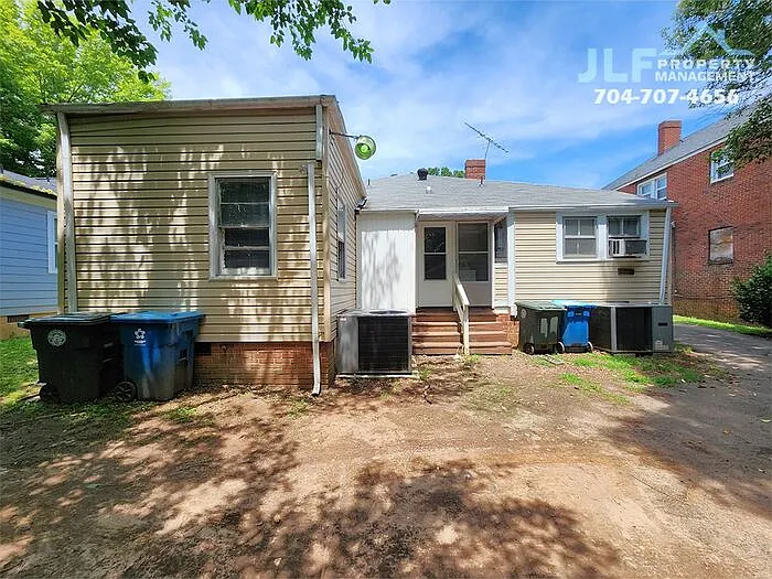 907 S Jackson St — Photo 12