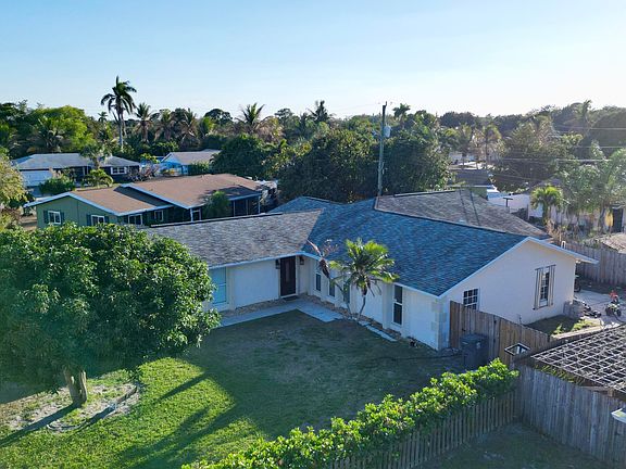 4th image of 1107 Woodcrest Road W