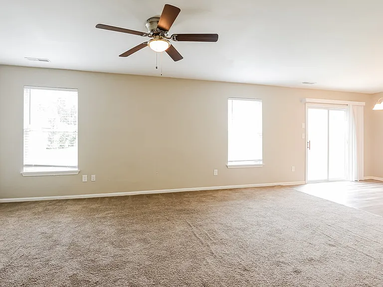4261 Village Bend Dr — Photo 4