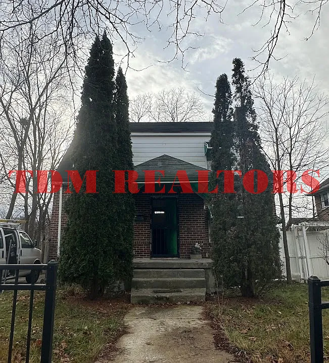125 W McClellan St