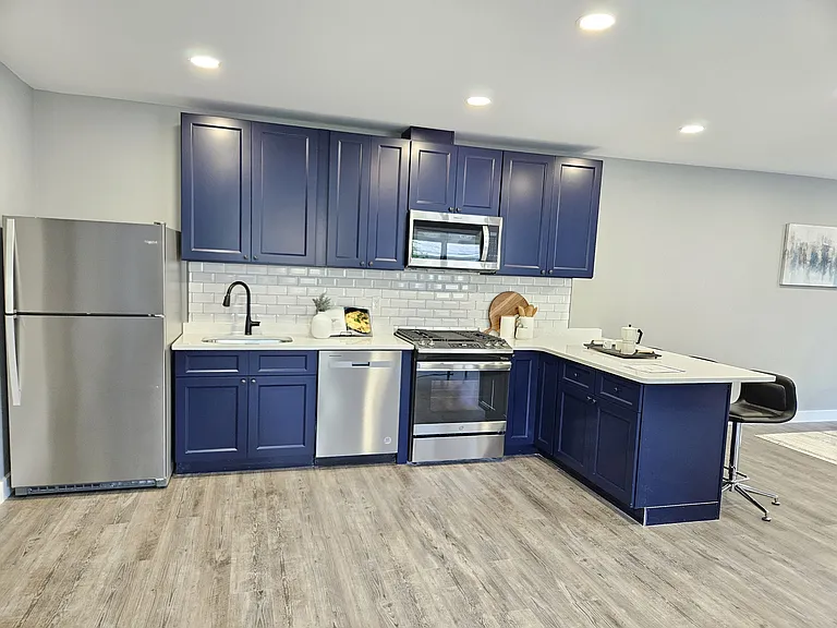 11 Waverly Pl #2 — Photo 3